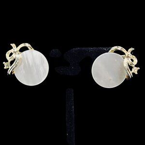 Lisner Gold Tone Bow With Round Mother Of Pearl Screw Back Earrings (5282)